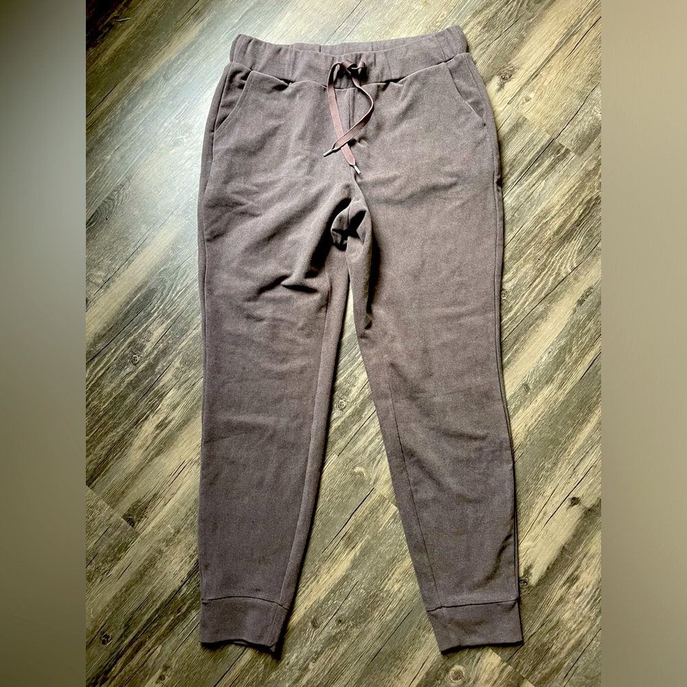 Men’s joggers, size medium.